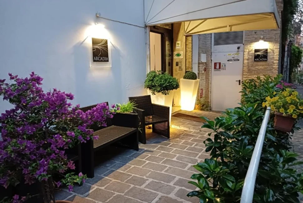 A Restful Retreat: Arcadia Hotel's Oasis in Macerata